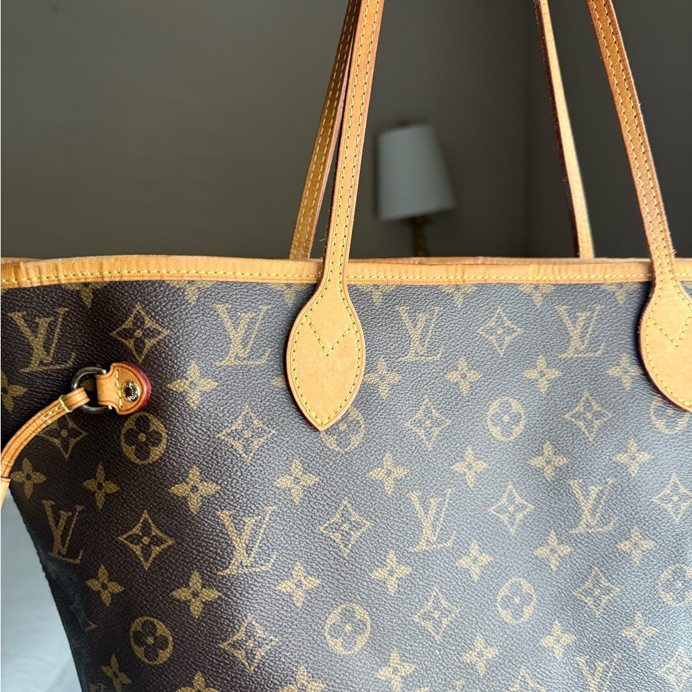Louis Vuitton Neverfull MM Monogram Tote Bag - Picture 6 of 8